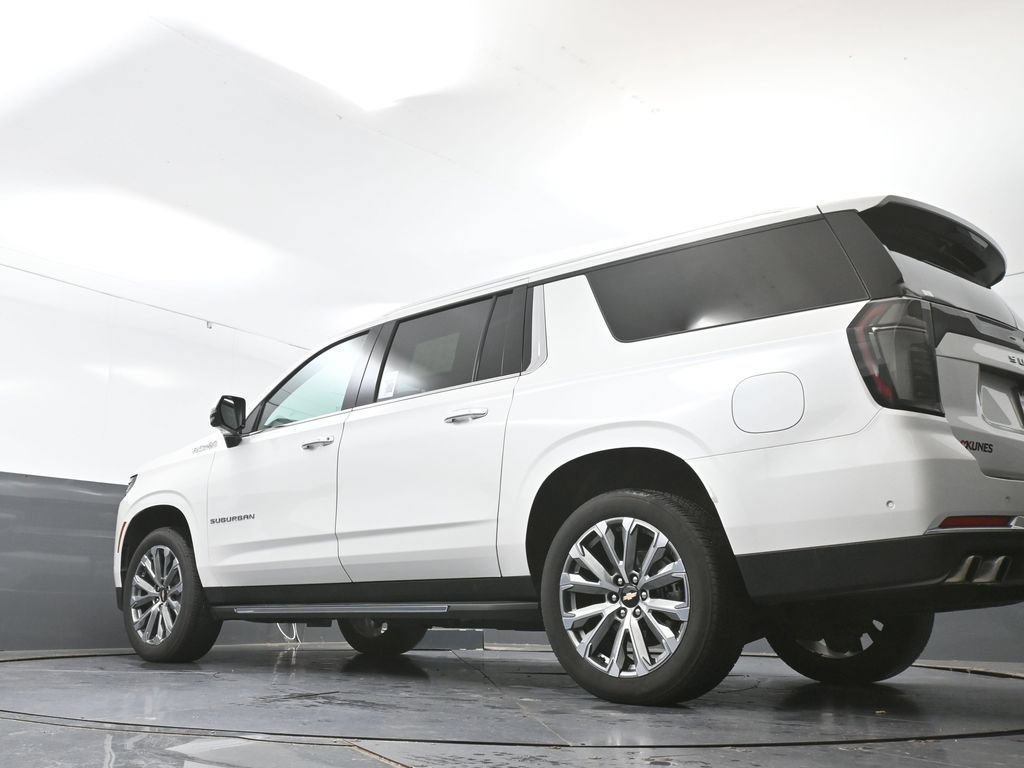 Used 2025 Chevrolet Suburban High Country AWD/4WD image 57