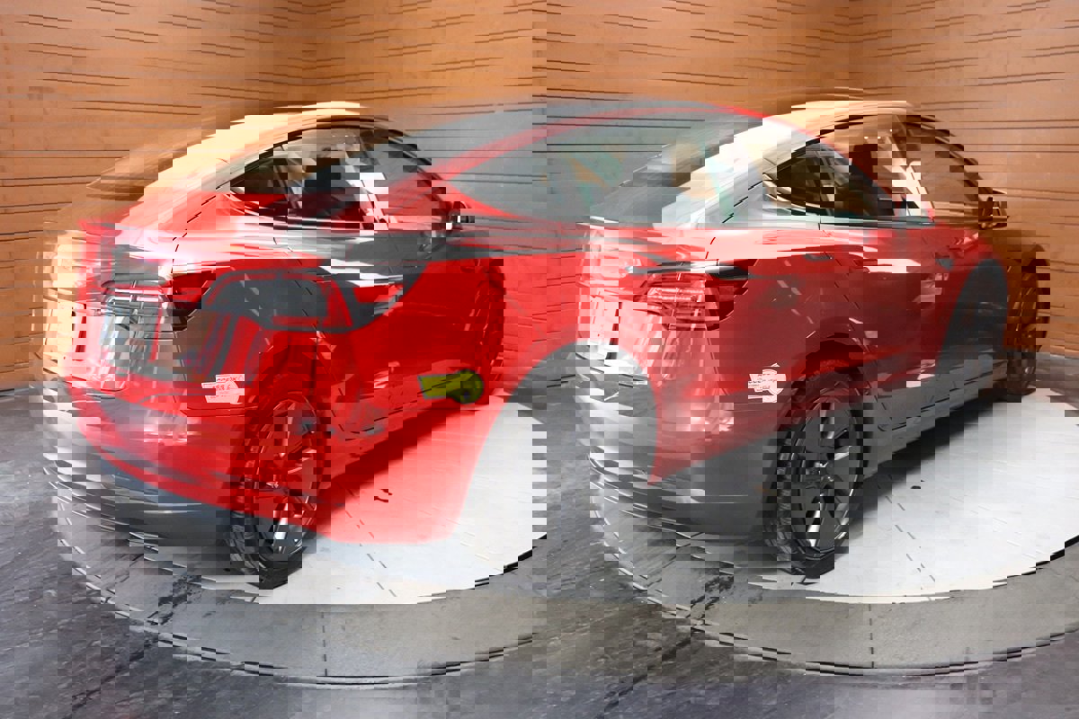 Used 2023 Tesla Model 3 Standard Range image 8