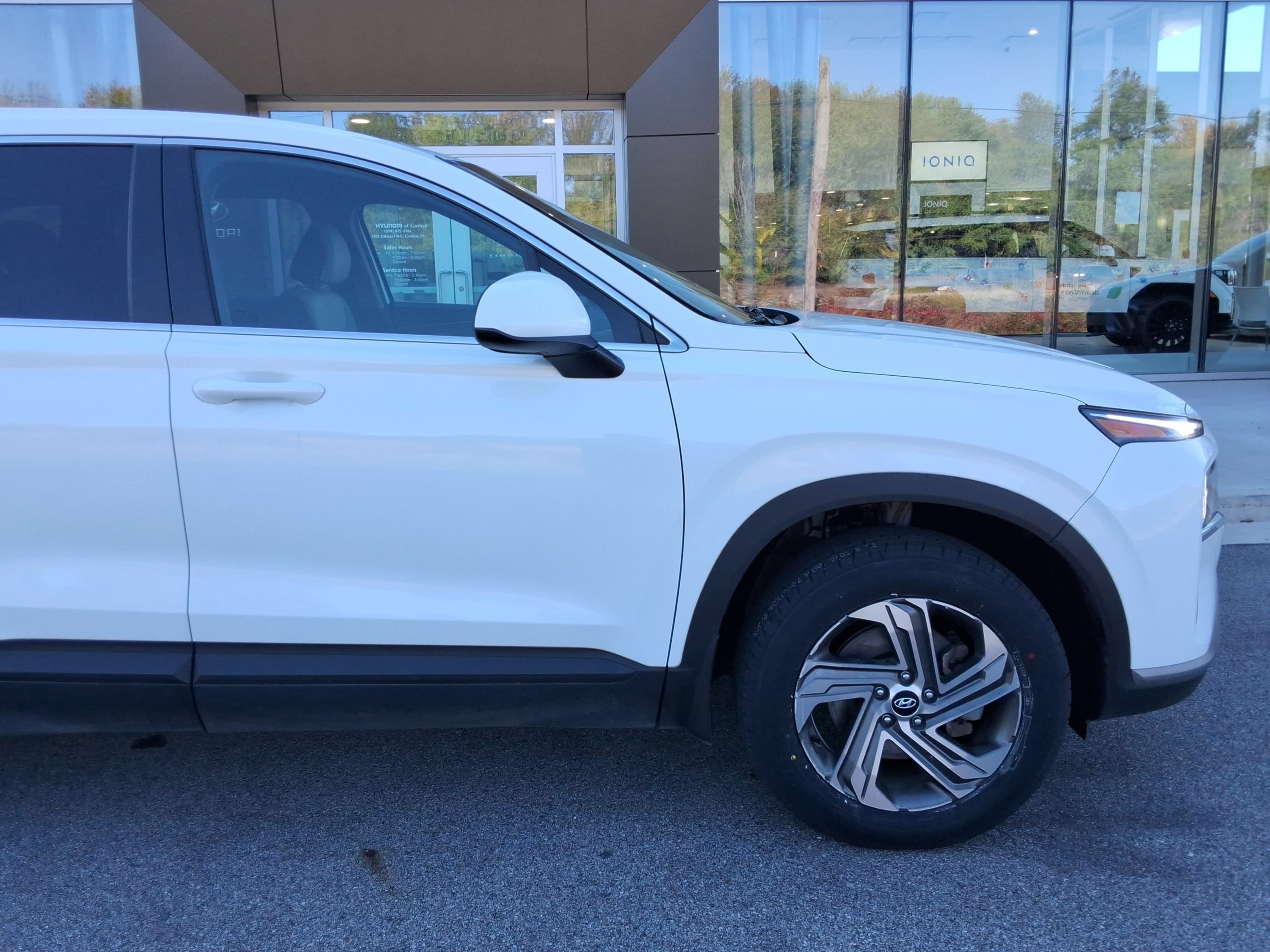 Used 2023 Hyundai Santa Fe SE AWD/4WD image 16