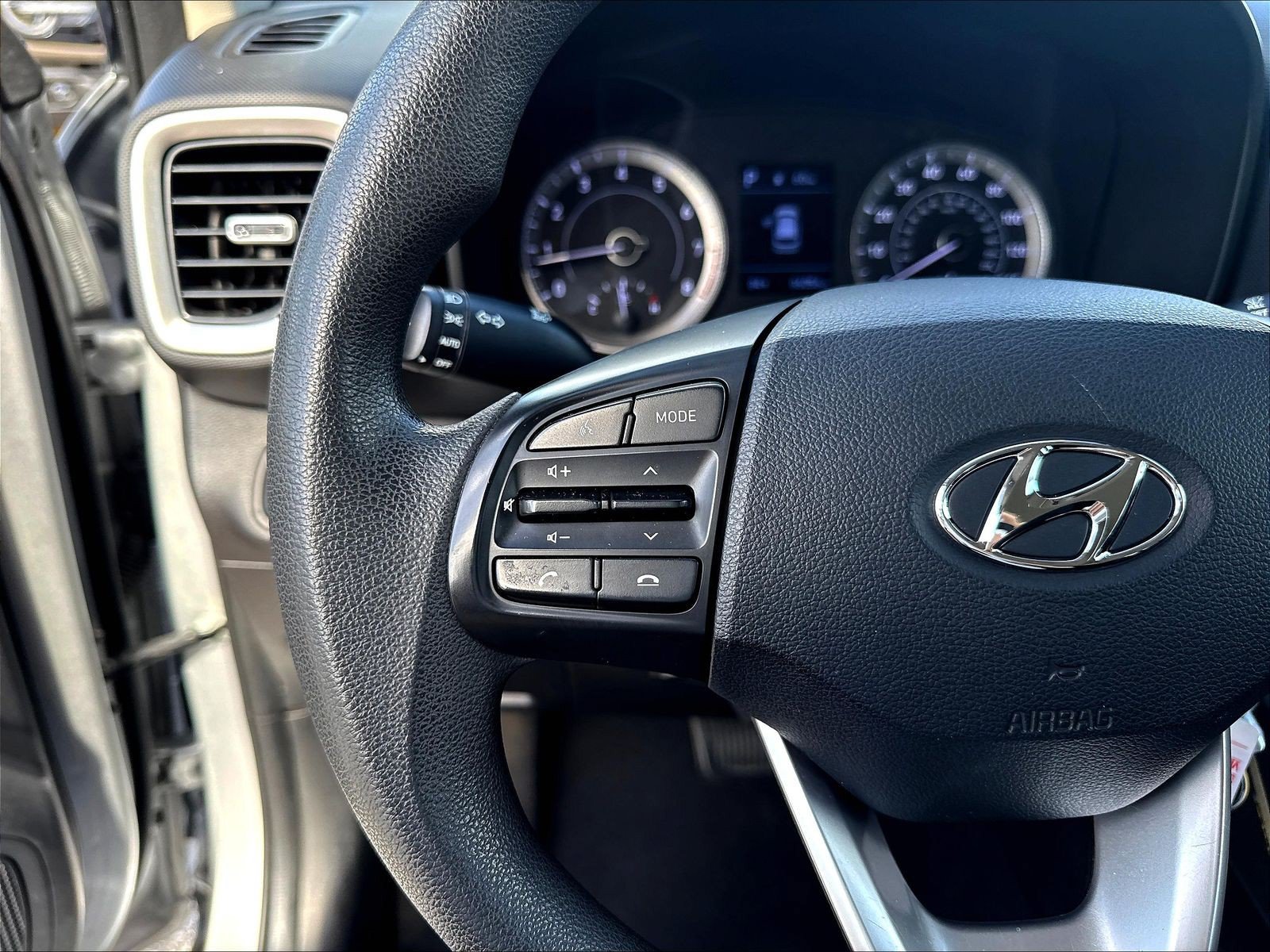 Used 2021 Hyundai Venue SE FWD image 15