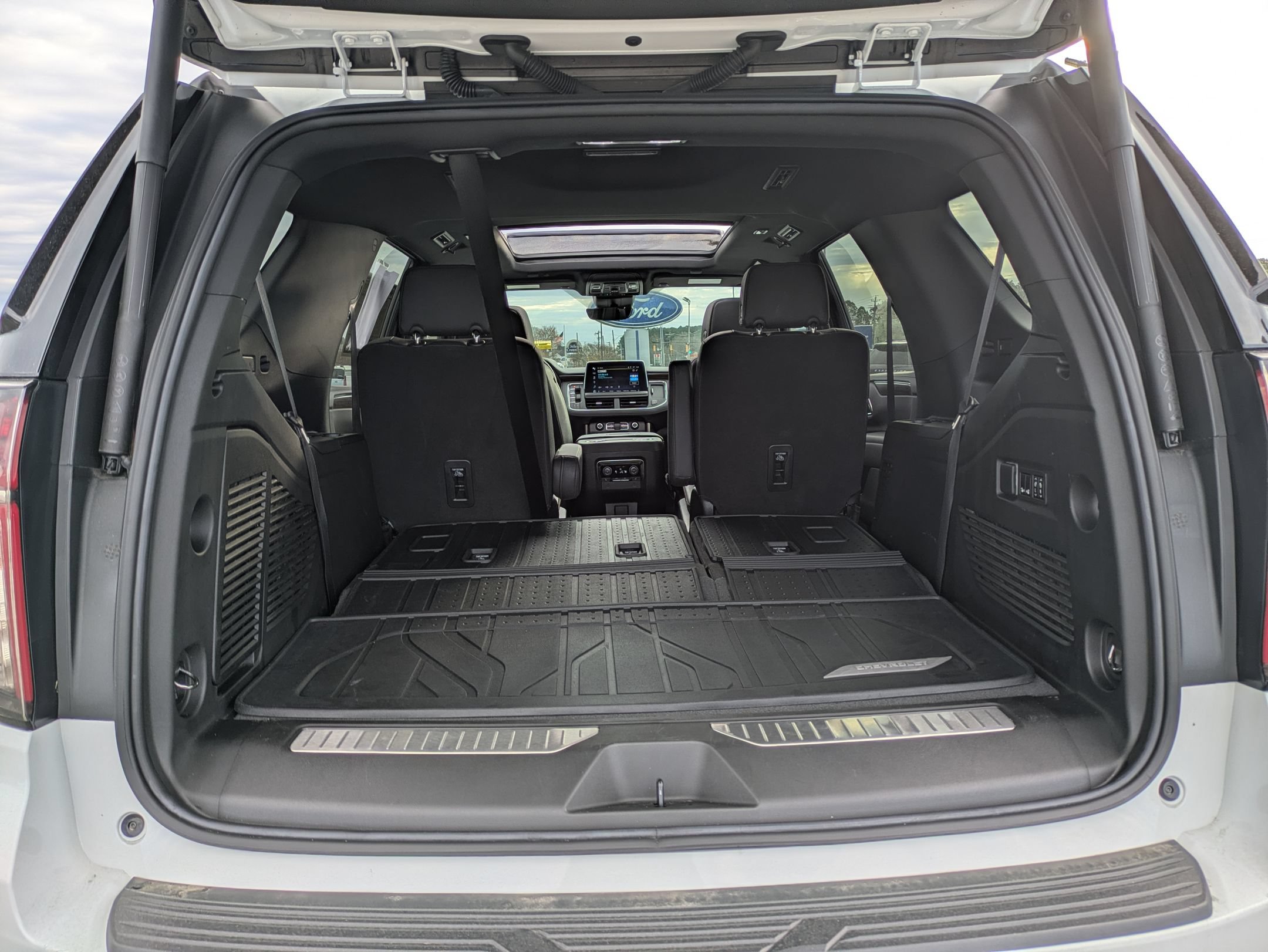Used 2023 Chevrolet Tahoe High Country w/ Premium Package AWD/4WD image 31