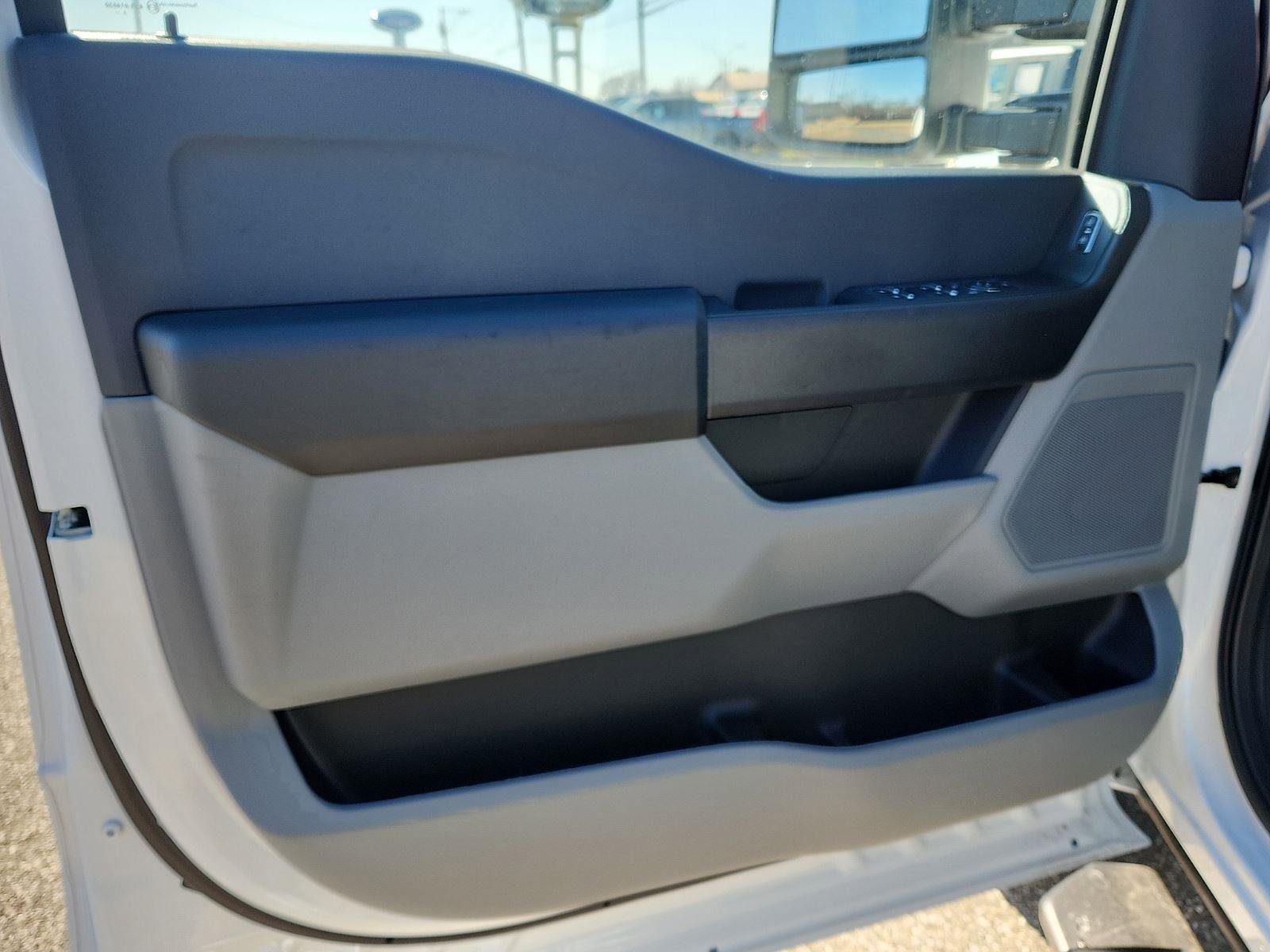 New 2026 Ford F250 XL w/ XL Chrome Package image 8