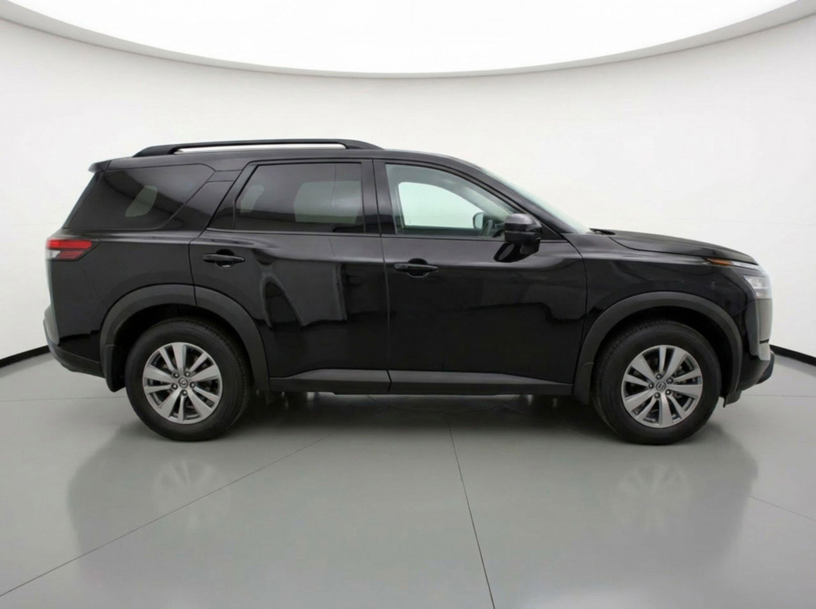 Used 2025 Nissan Pathfinder SV image 11