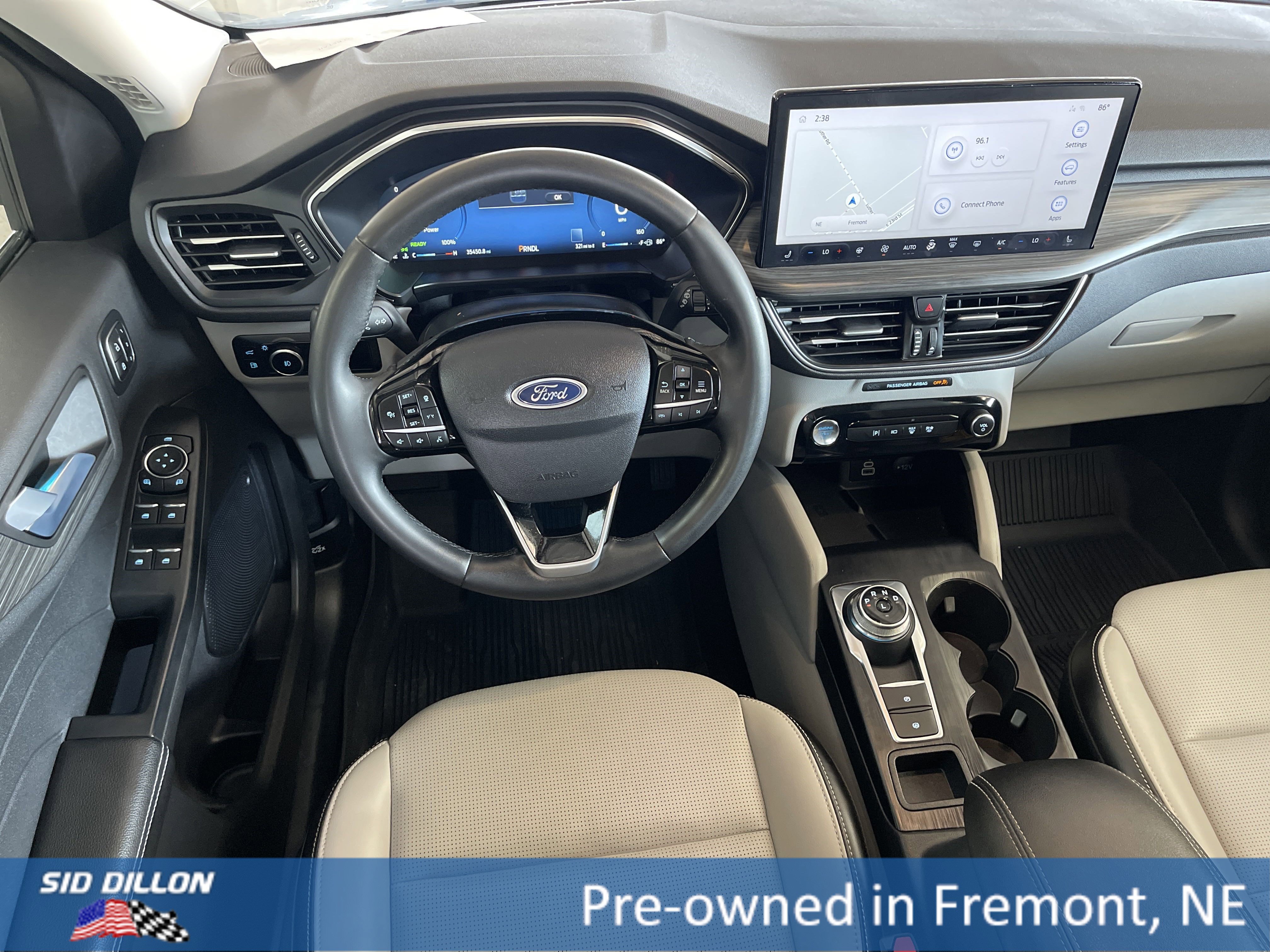 Used 2024 Ford Escape Platinum image 2