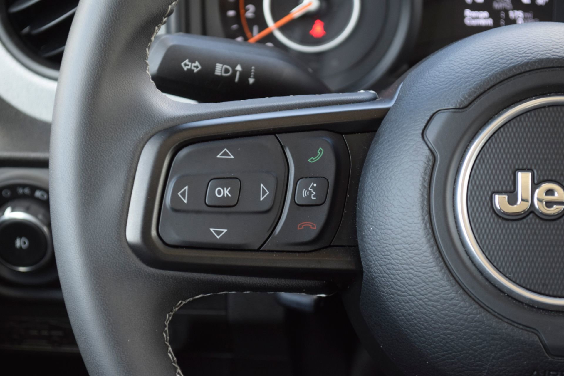 Used 2025 Jeep Wrangler Sport S AWD/4WD image 6