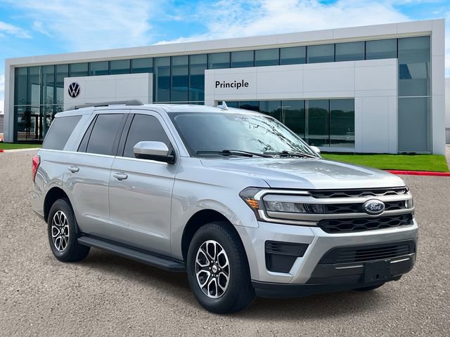 Used 2023 Ford Expedition XLT image 2