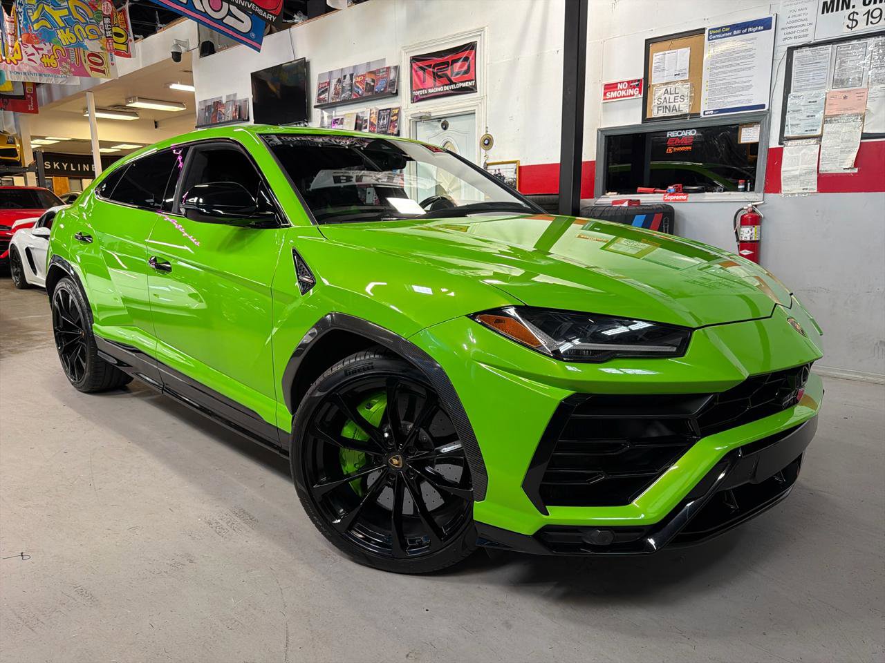Used 2022 Lamborghini Urus AWD/4WD image 1