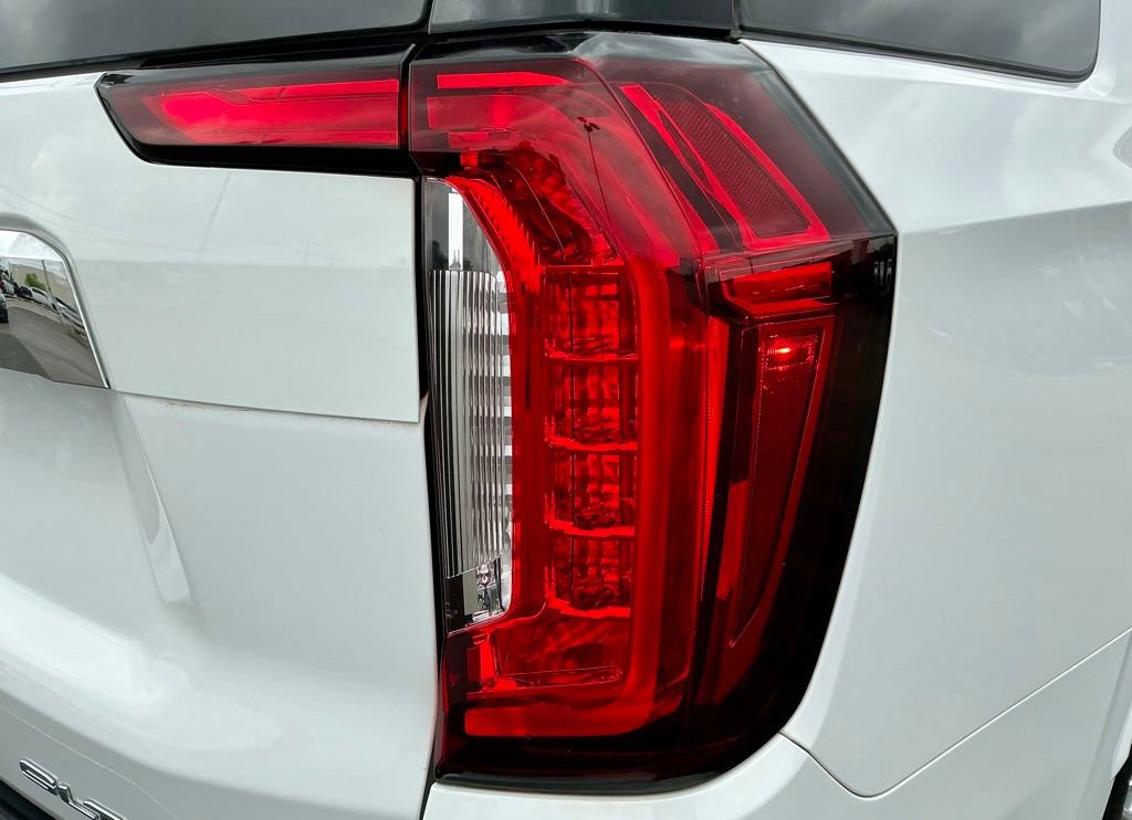 Used 2023 GMC Yukon SLT AWD/4WD image 16