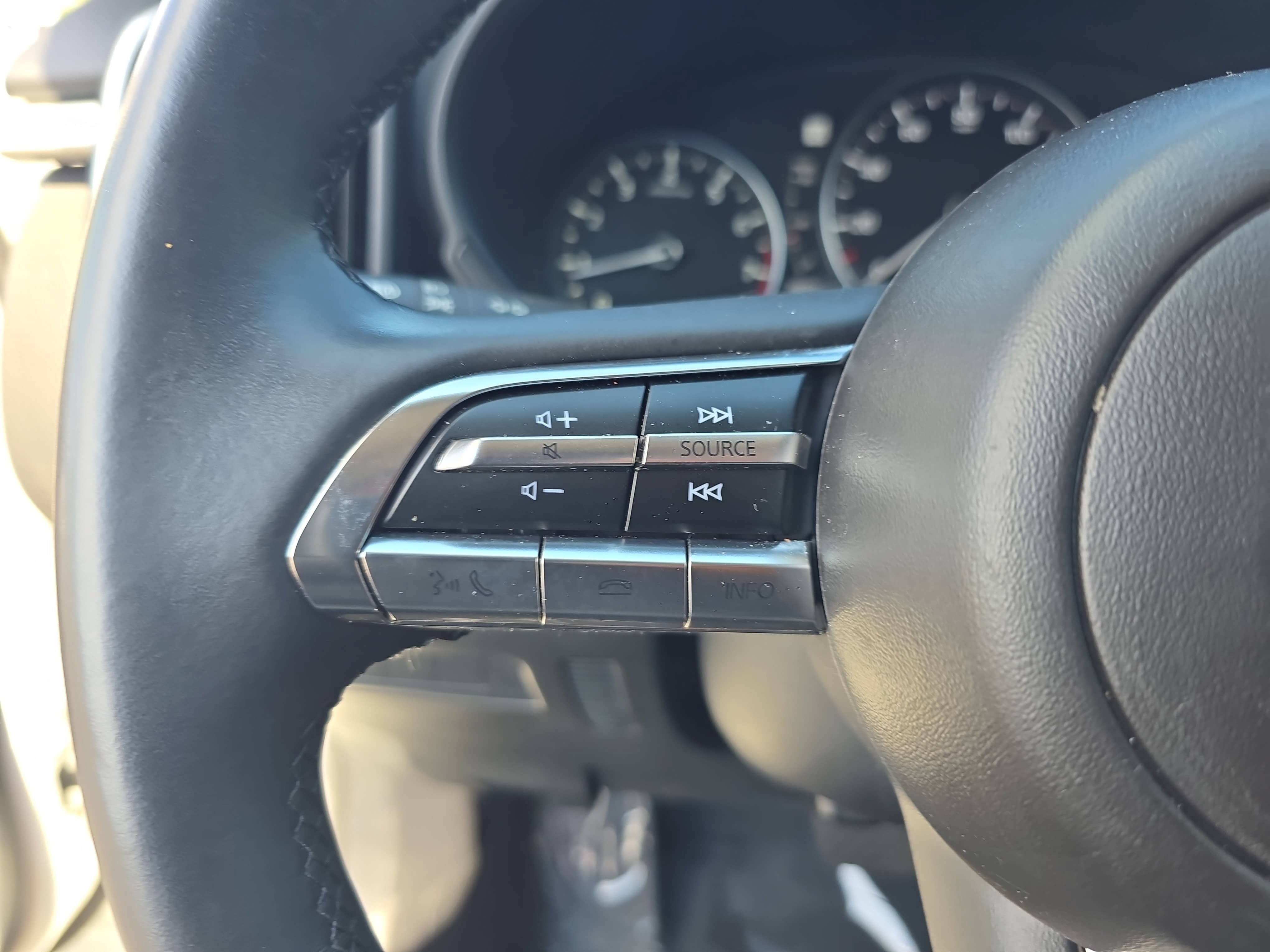 Used 2025 MAZDA CX-50 AWD 2.5 S w/ Premium Package image 17