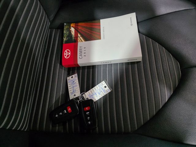 Used 2019 Toyota Camry SE w/ Convenience Package image 9