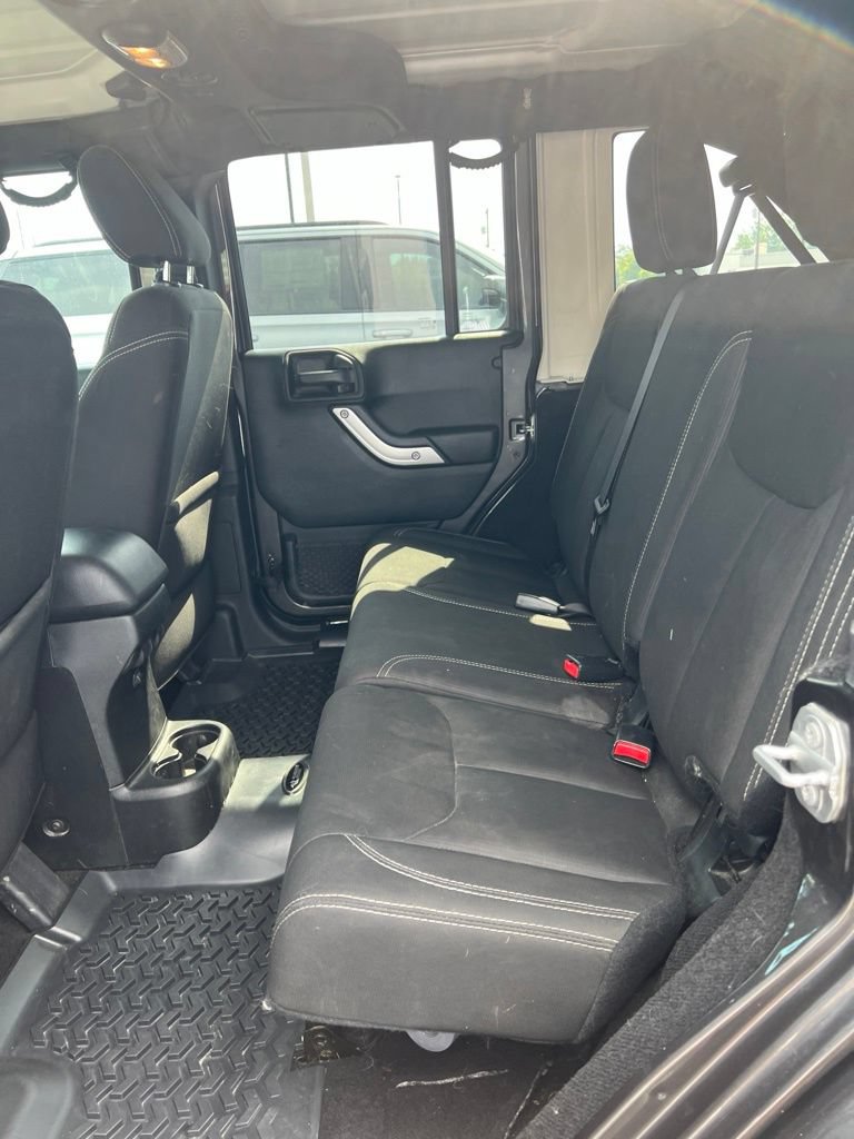 Used 2018 Jeep Wrangler Unlimited Sahara w/ Connectivity Group AWD/4WD image 20