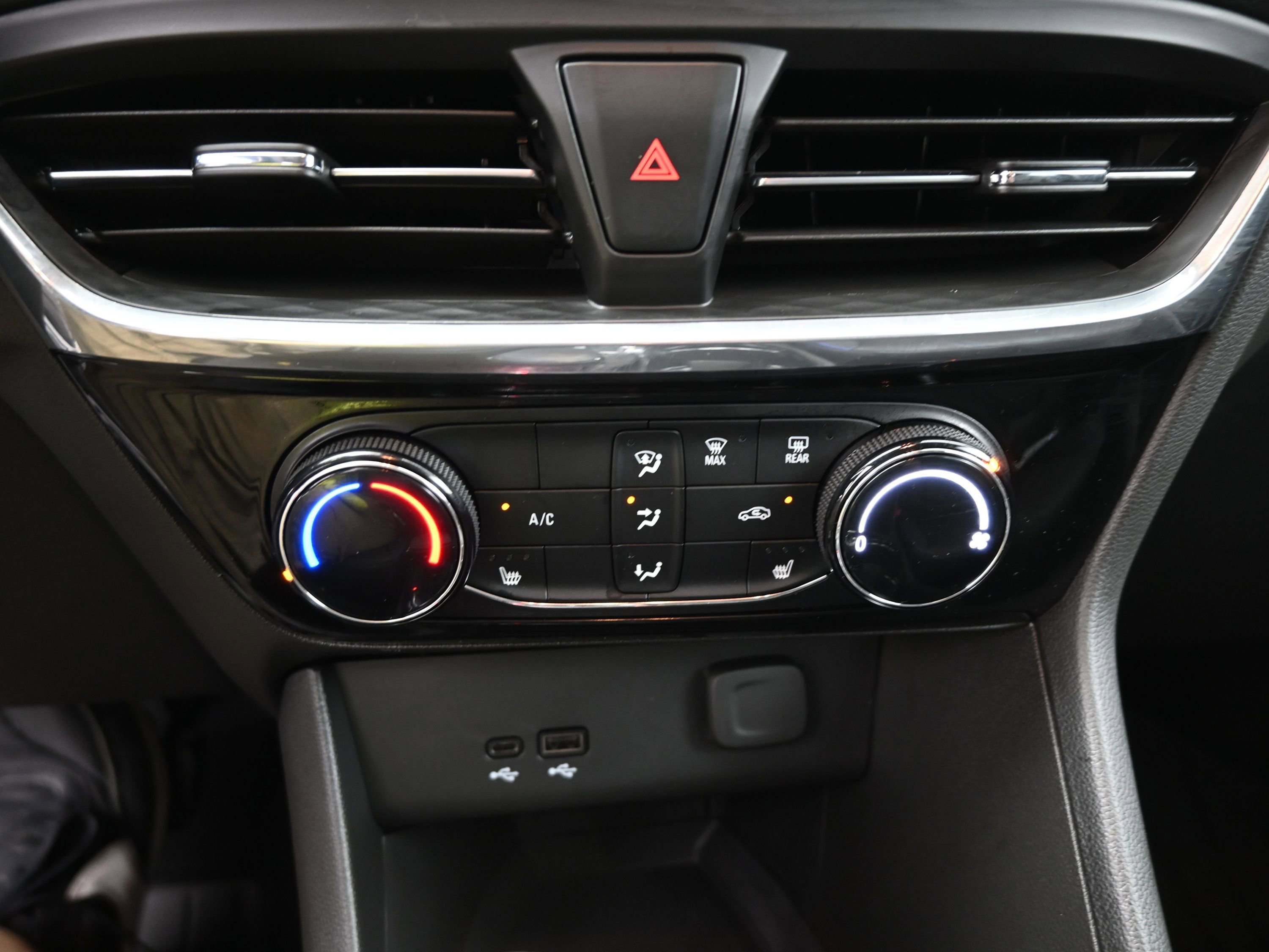 Certified 2026 Buick Encore GX Sport Touring w/ Comfort Package image 15