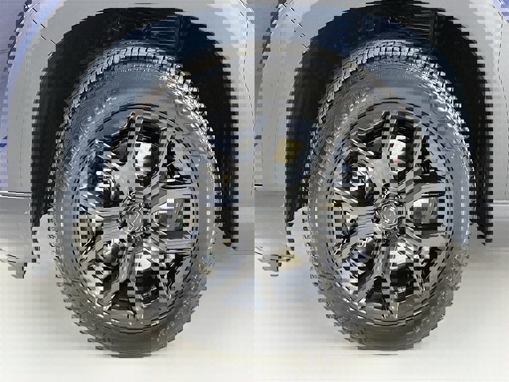 New 2025 Honda Pilot Touring image 3