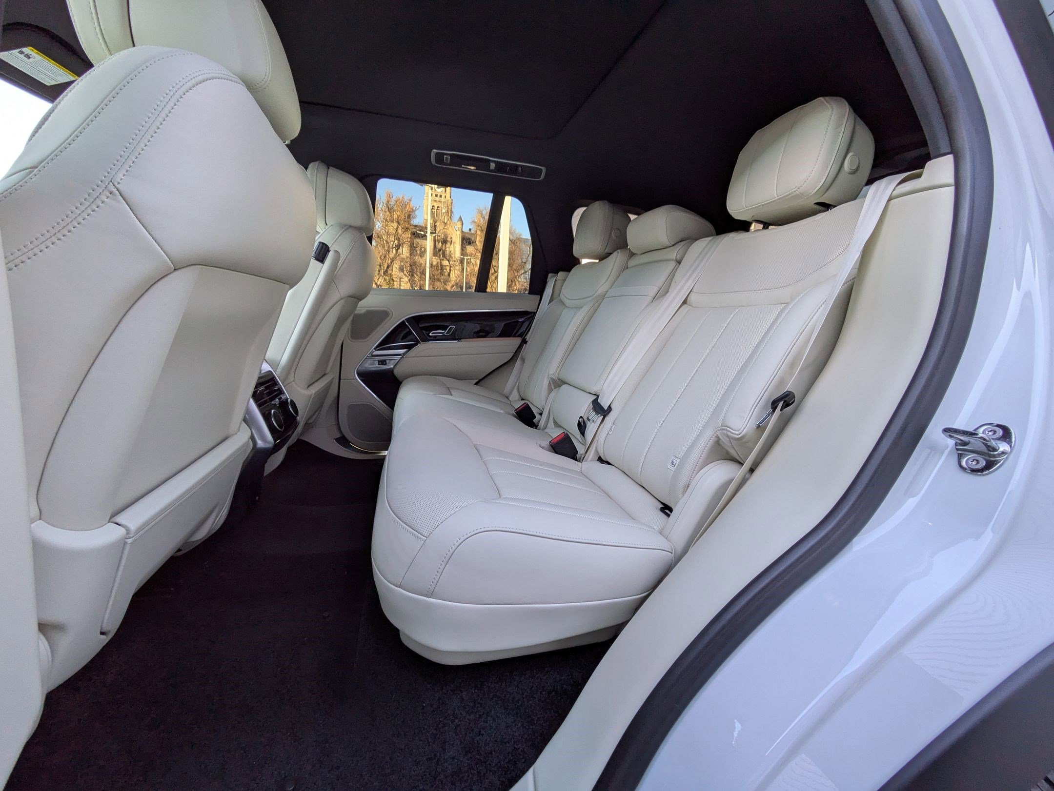 New 2025 Land Rover Range Rover SE image 18