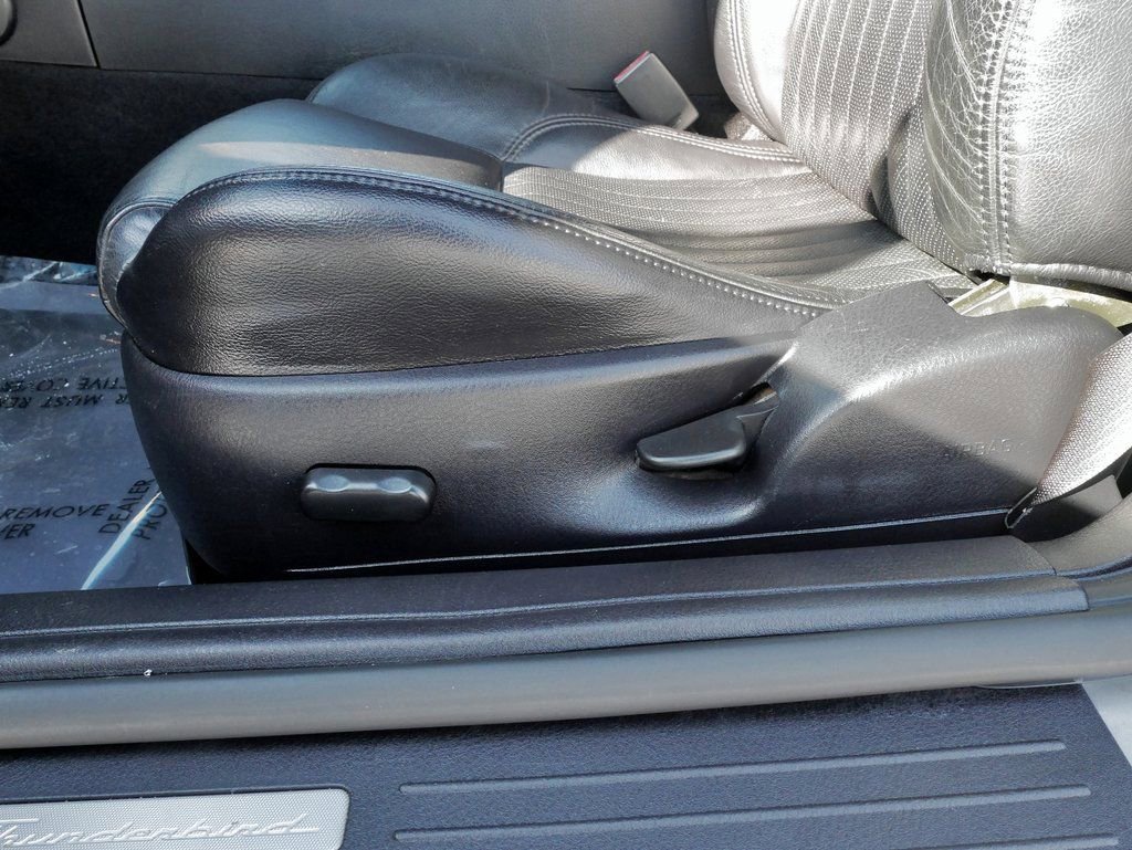 Used 2005 Ford Thunderbird image 16