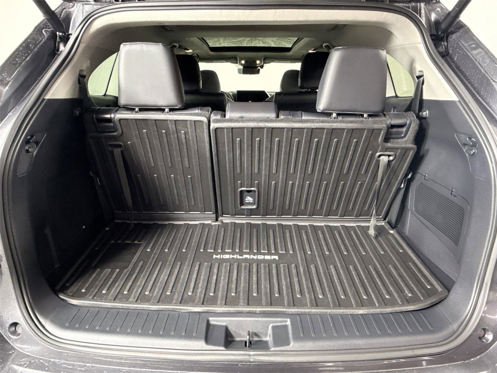 Certified 2025 Toyota Highlander Platinum image 41