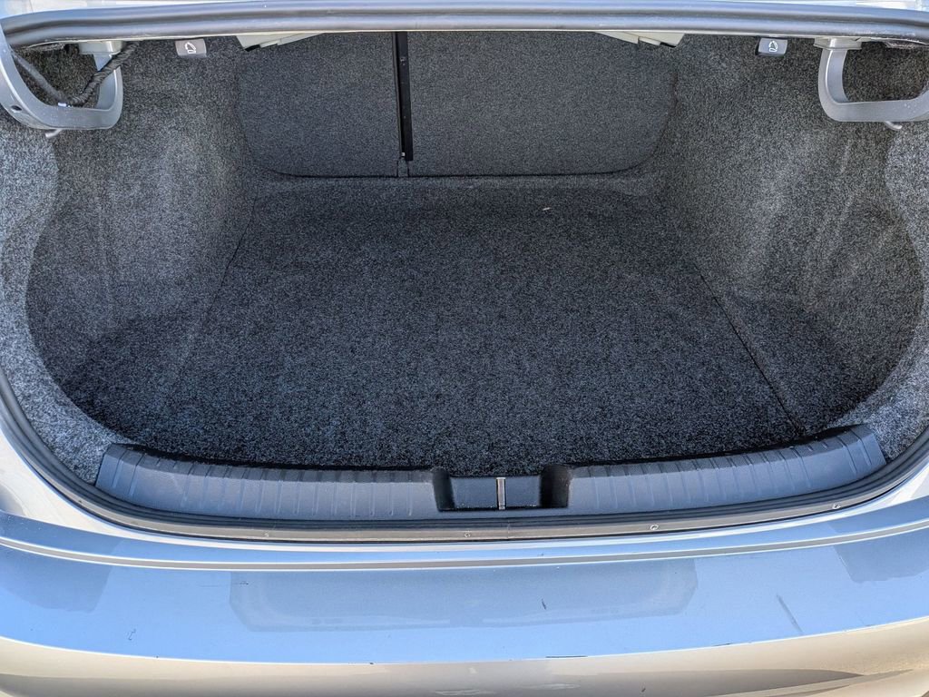 Used 2025 Volkswagen Jetta SE image 28