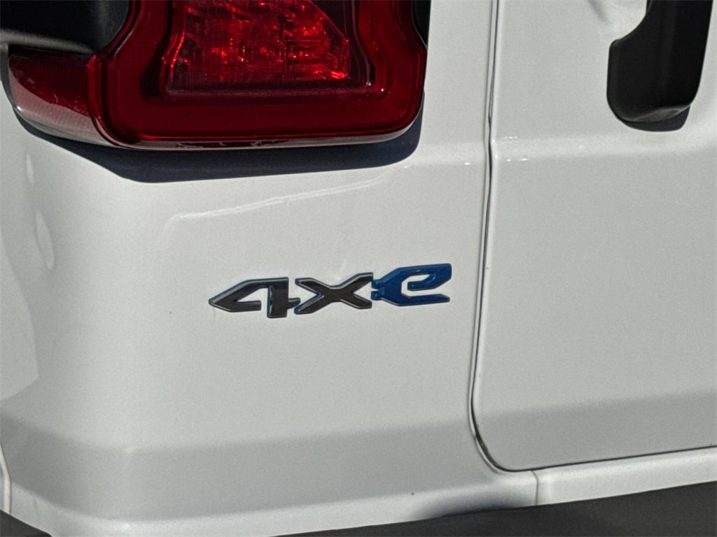 Used 2022 Jeep Wrangler Unlimited Sahara w/ Cold Weather Group image 9