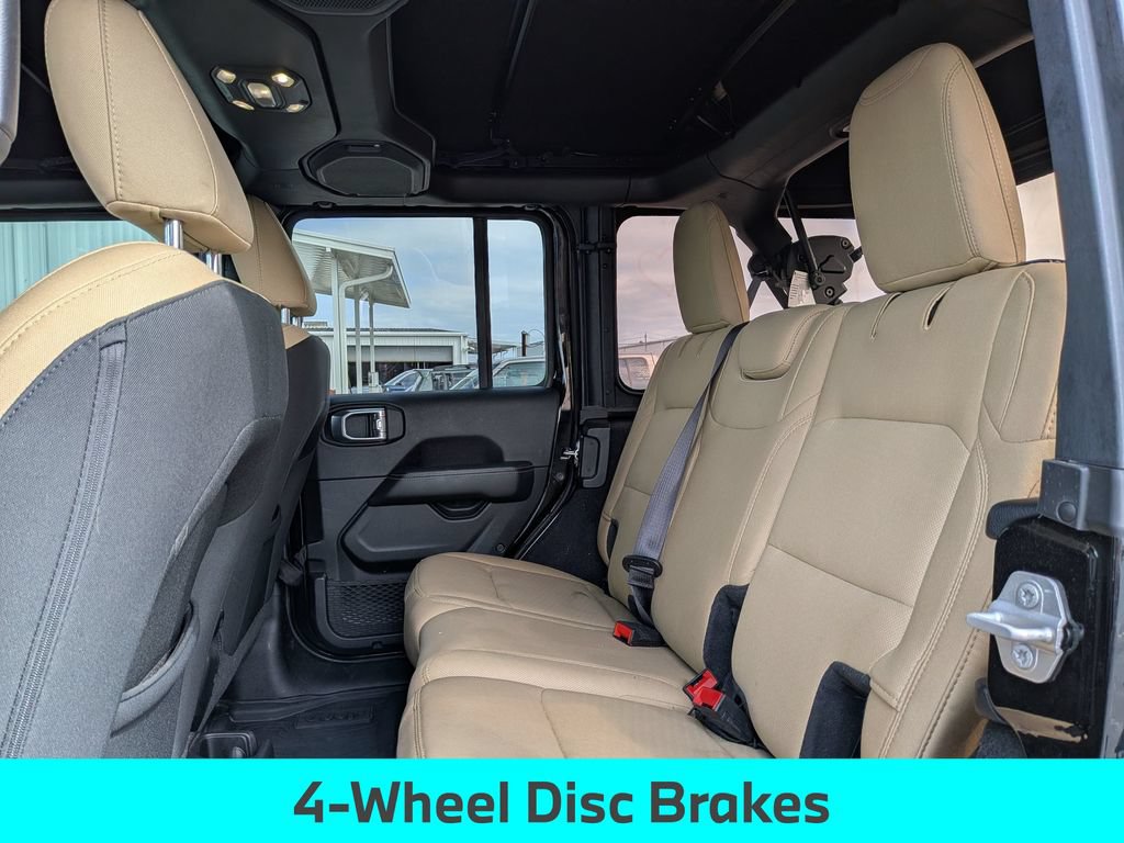 Used 2022 Jeep Wrangler Unlimited Sahara w/ LED Lighting Group AWD/4WD image 35