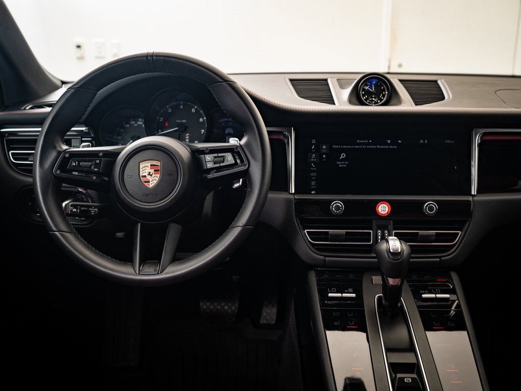 Certified 2025 Porsche Macan image 6