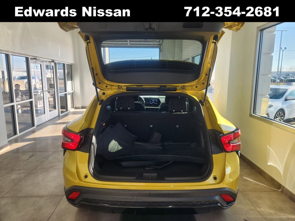 Used 2024 Chevrolet Trax RS w/ Driver Confidence Package image 11