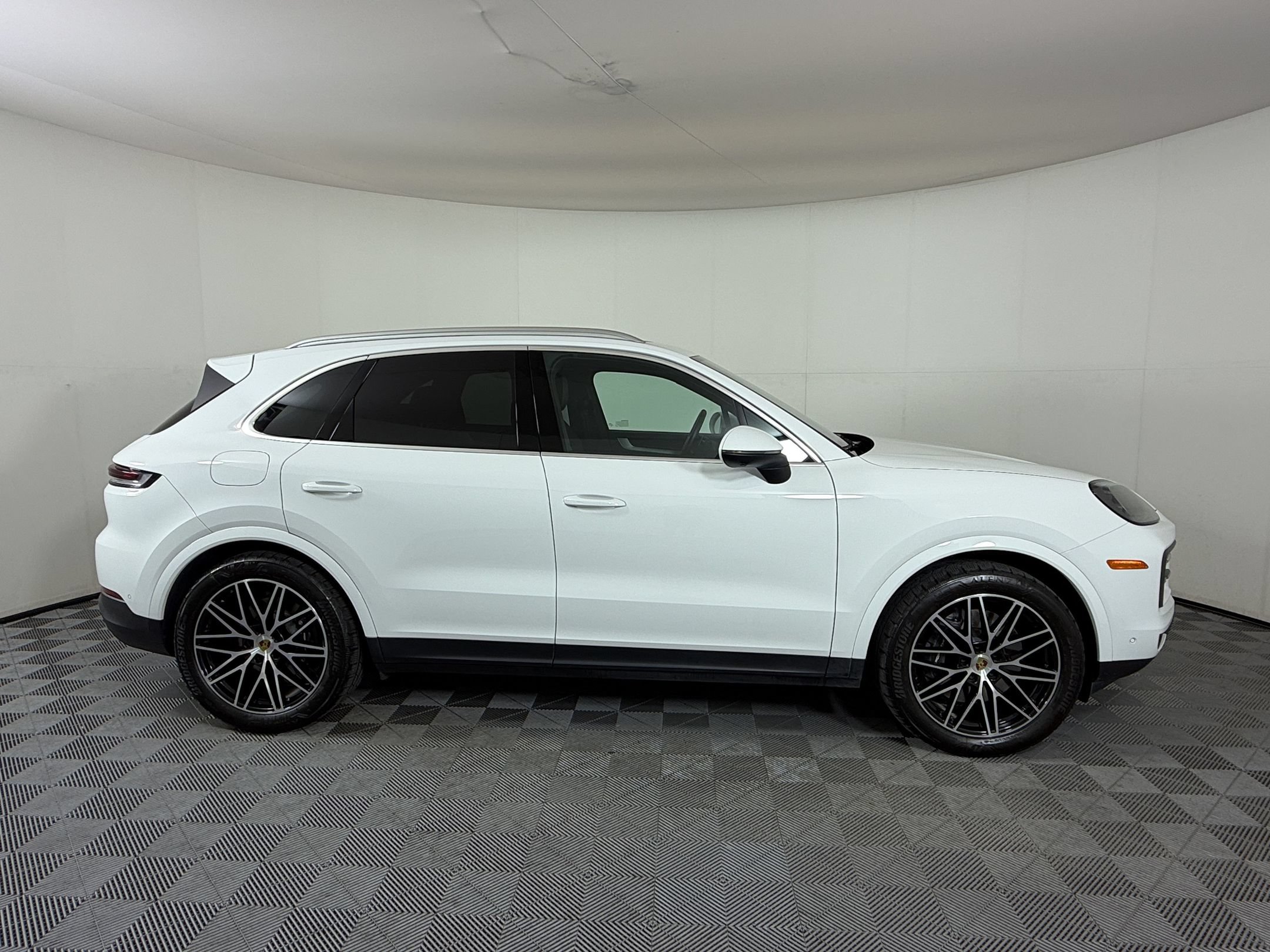 Certified 2024 Porsche Cayenne AWD/4WD image 9