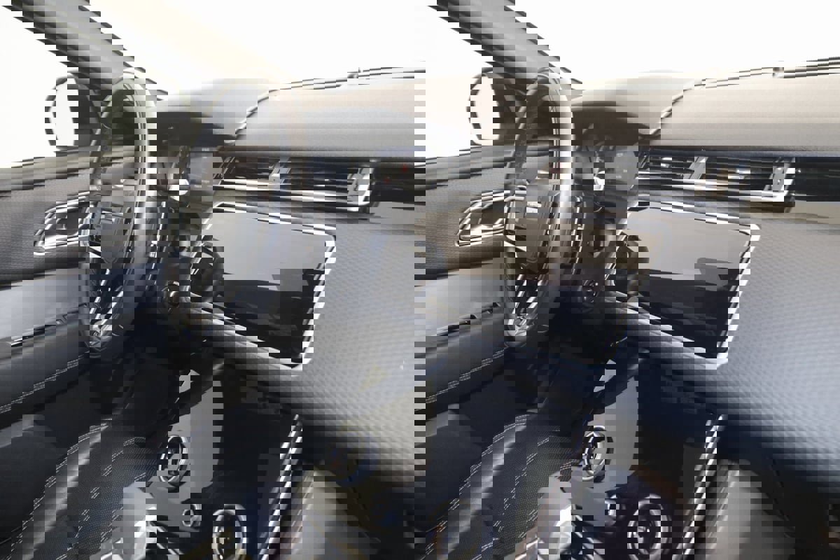 Used 2021 Land Rover Range Rover Velar R-Dynamic S image 41