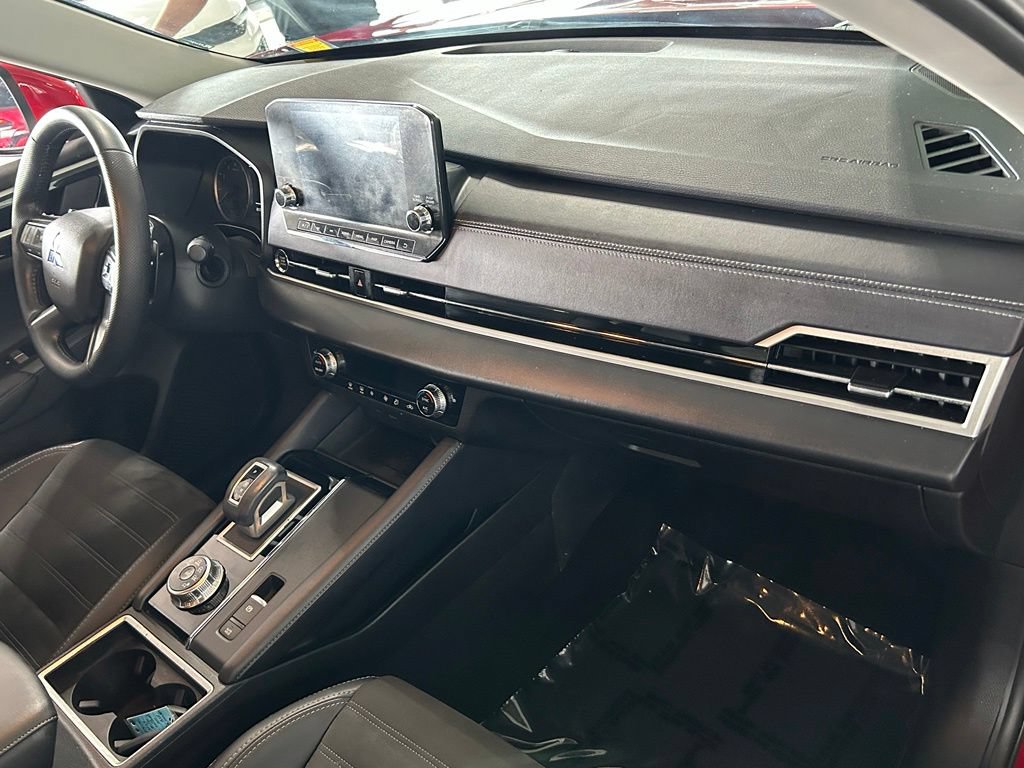Used 2024 Mitsubishi Outlander SE Black Edition FWD image 39