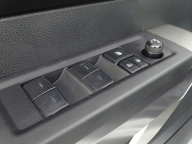 Used 2022 Toyota Tundra SR5 w/ SR5 Convenience Package AWD/4WD image 16