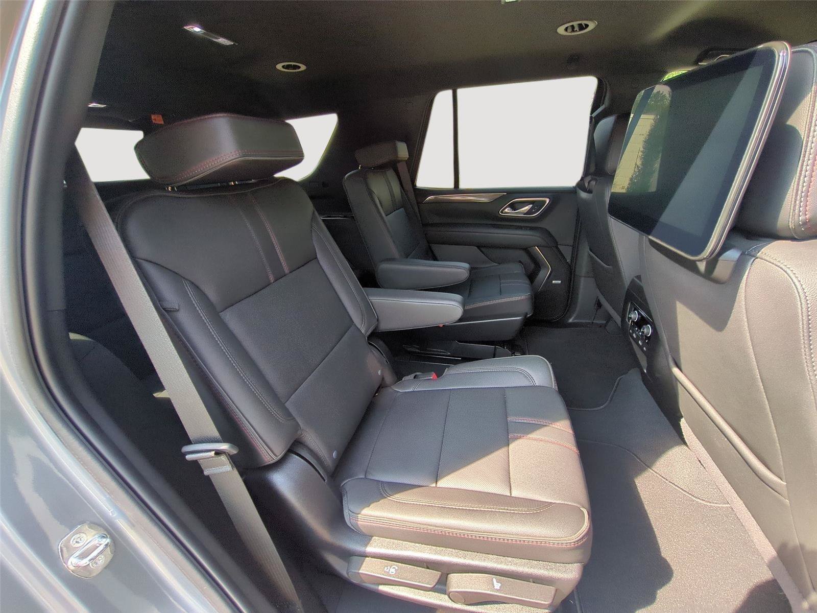 Used 2024 Chevrolet Tahoe RST w/ Luxury Package AWD/4WD image 34