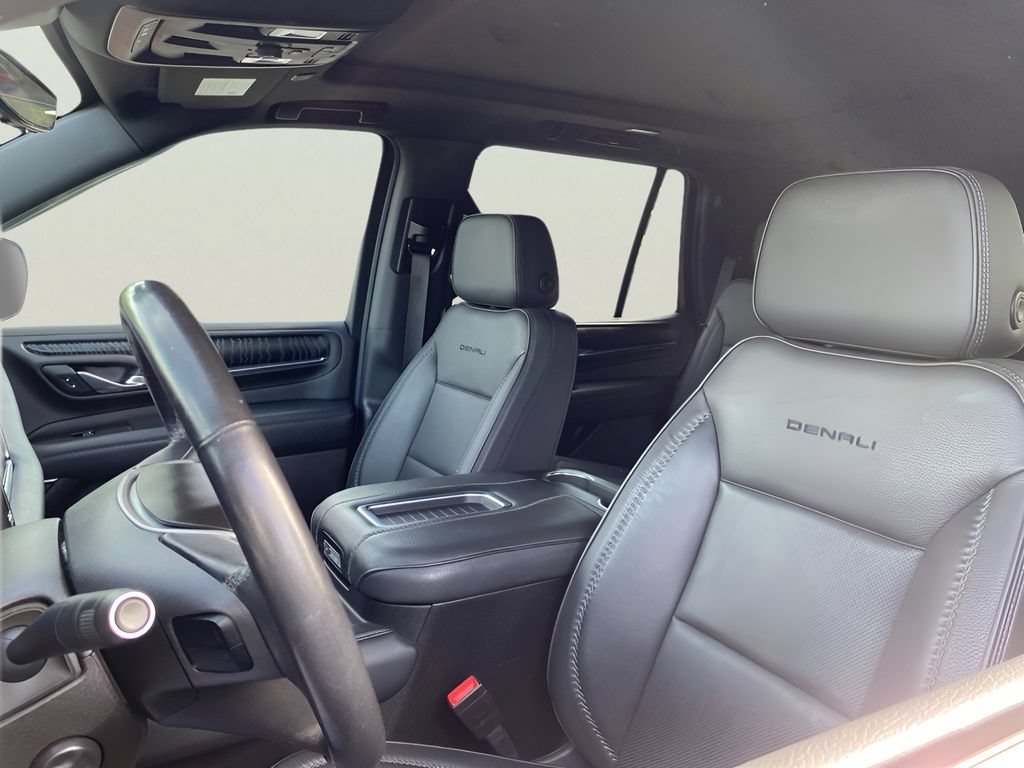 Used 2021 GMC Yukon Denali w/ Denali Premium Package AWD/4WD image 16
