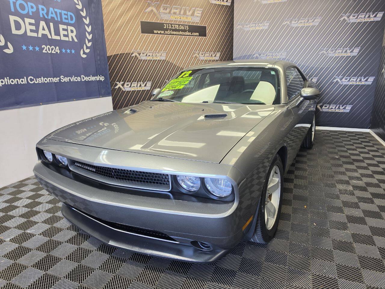 Used 2012 Dodge Challenger SXT RWD image 1