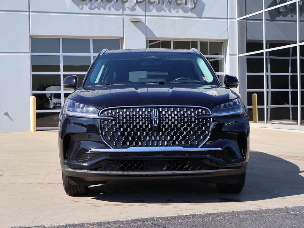 Used 2025 Lincoln Aviator AWD image 2