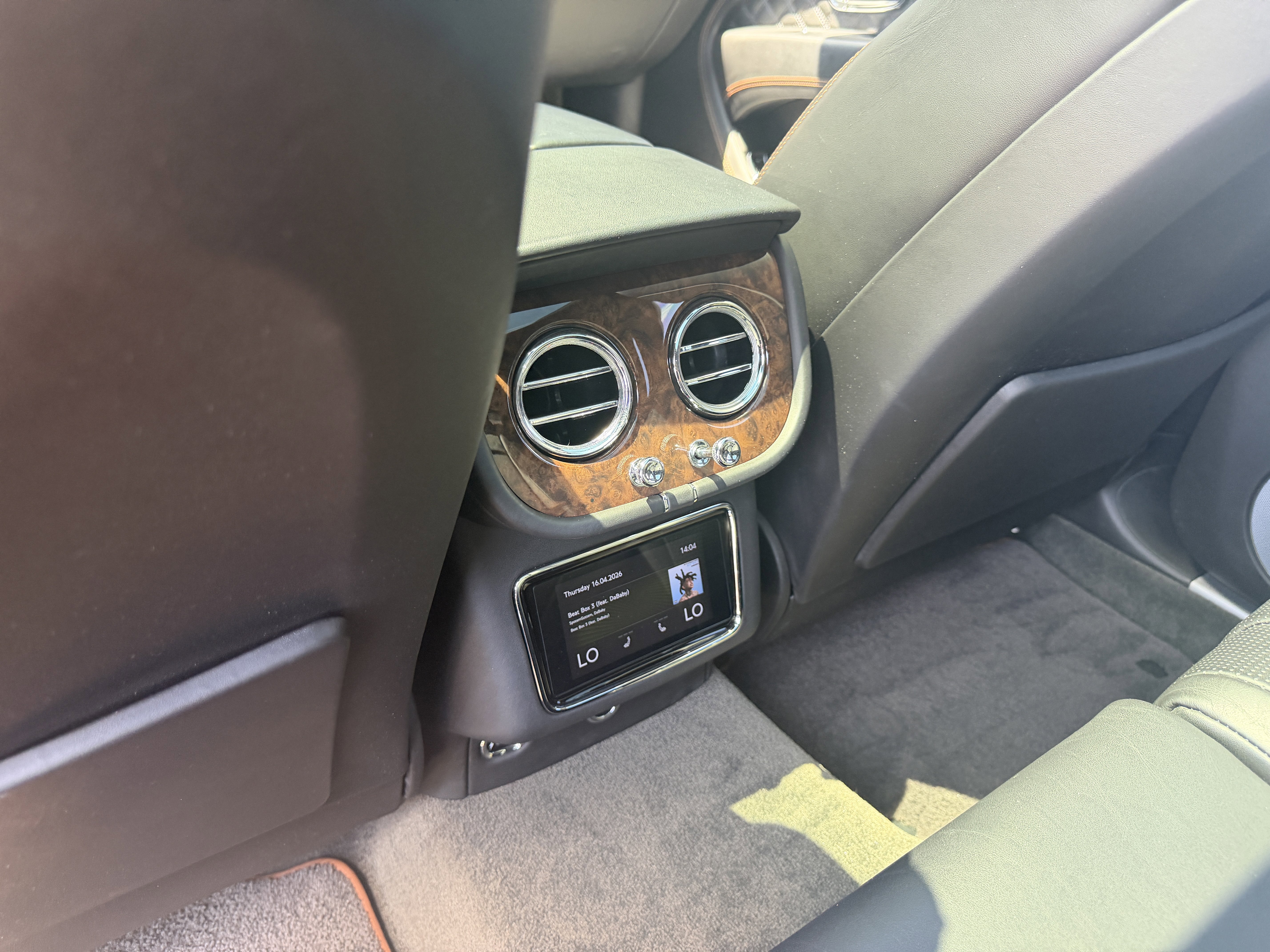 Used 2022 Bentley Bentayga image 26