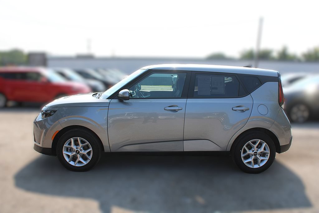 Certified 2025 Kia Soul LX w/ LX Technology Package FWD image 13