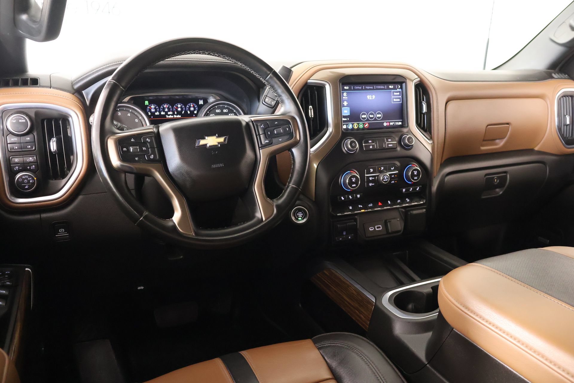 Used 2023 Chevrolet Silverado 2500 High Country w/ Technology Package AWD/4WD image 2