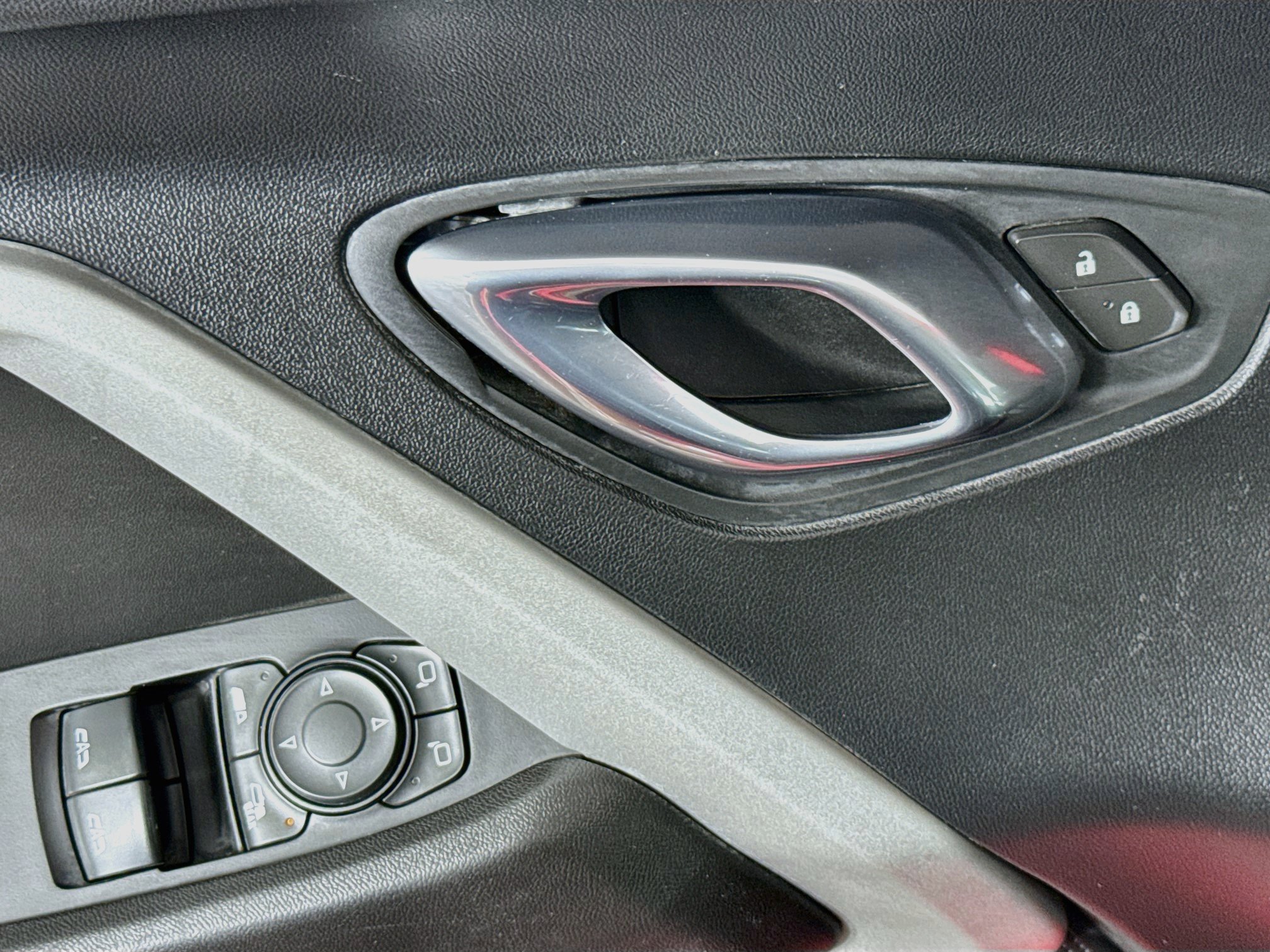 Used 2020 Chevrolet Camaro LT RWD image 22