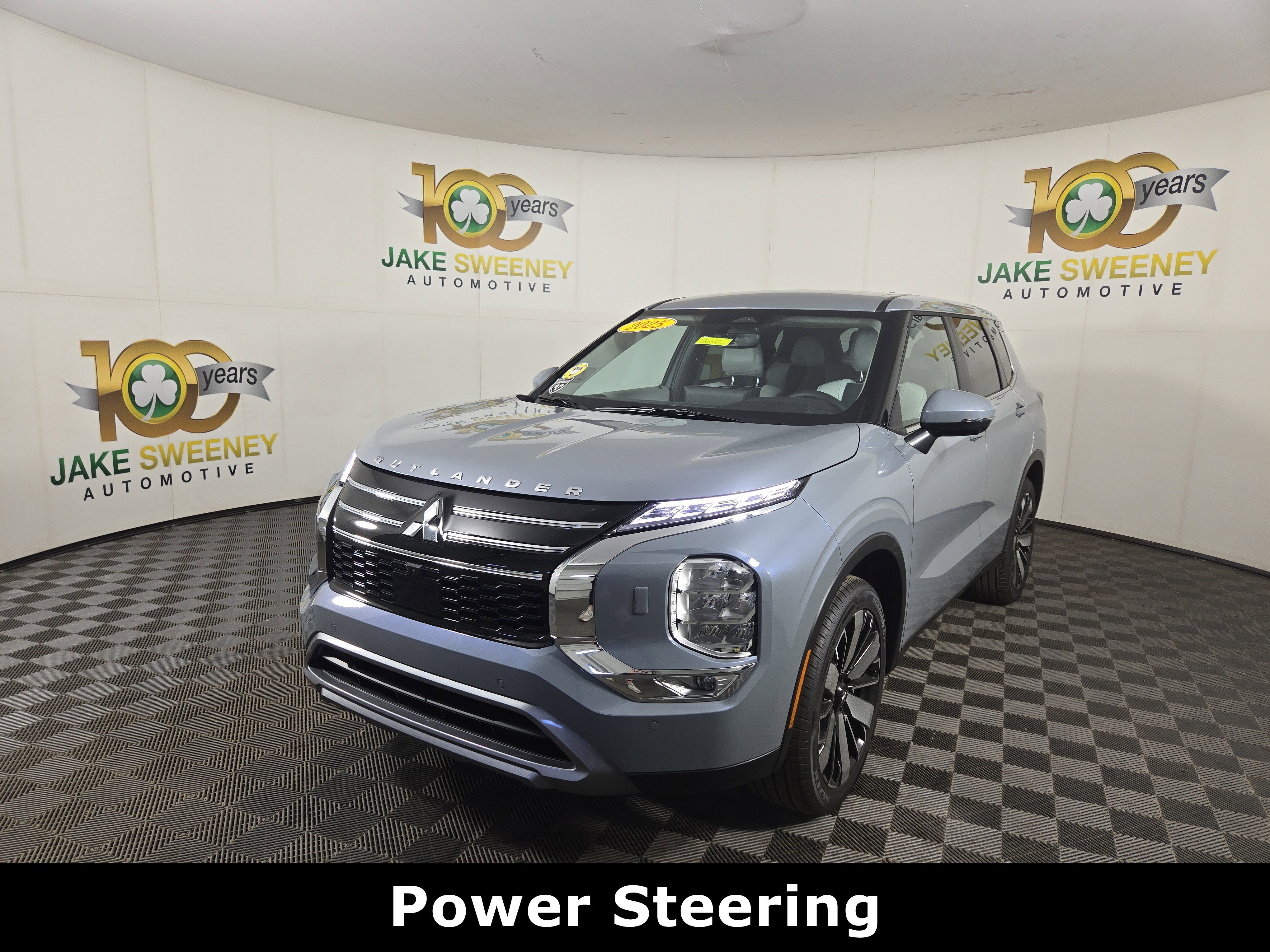 New 2025 Mitsubishi Outlander SE image 3