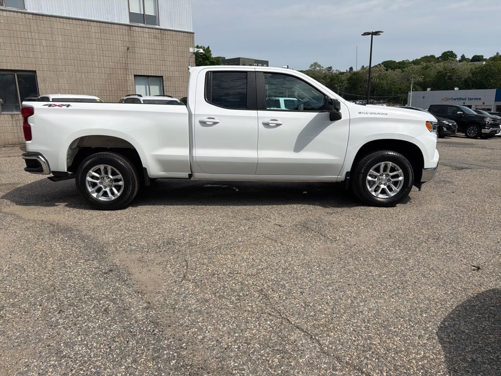 Used 2023 Chevrolet Silverado 1500 LT AWD/4WD image 7