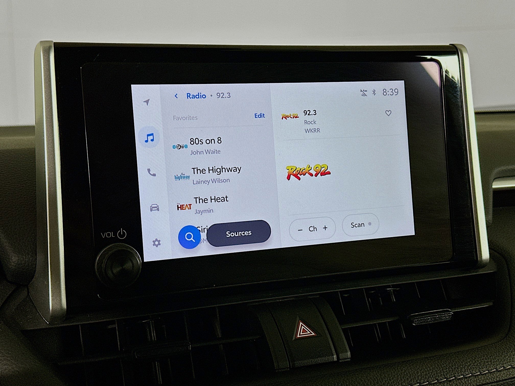 Used 2025 Toyota RAV4 XLE AWD/4WD image 21