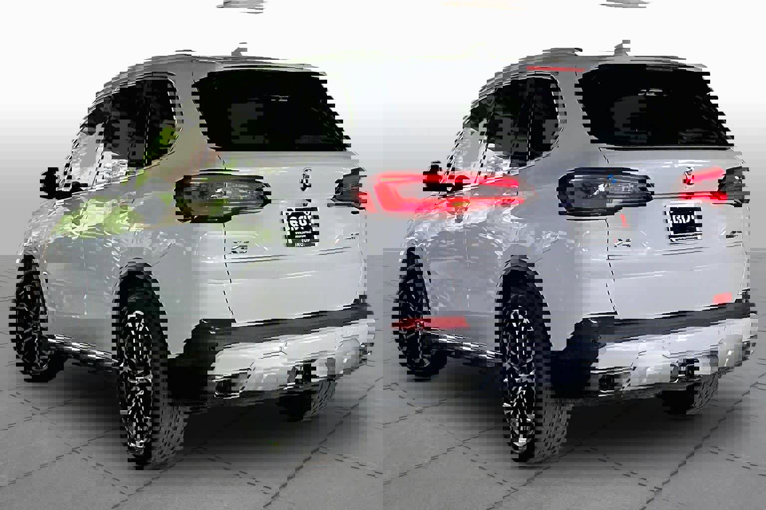 Used 2023 BMW X5 sDrive40i w/ Premium Package image 11