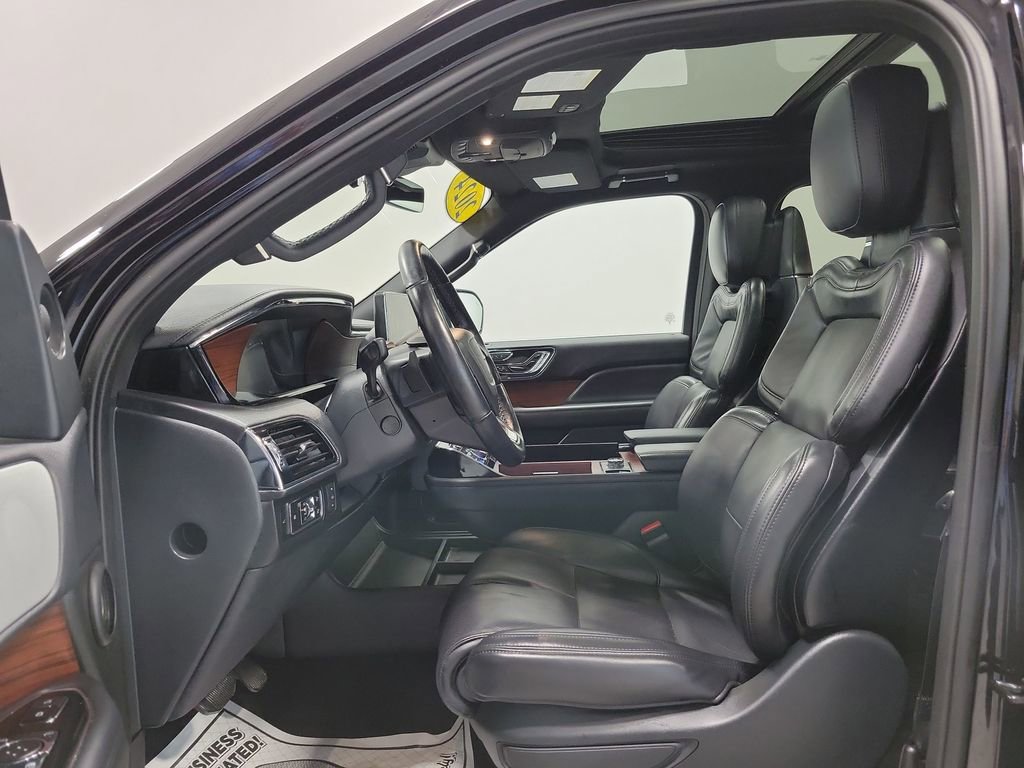 Used 2024 Lincoln Navigator L Reserve AWD/4WD image 2