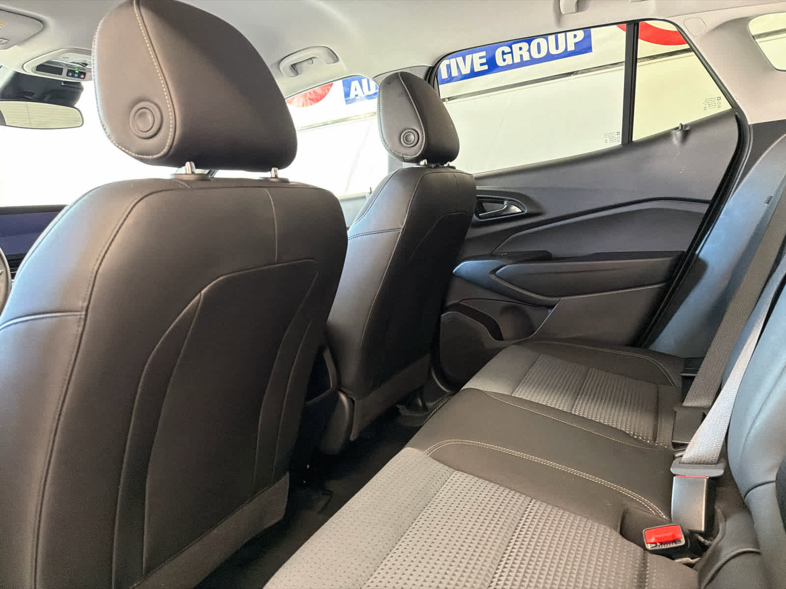 Used 2025 Chevrolet Trax LT w/ LT Convenience Package image 20