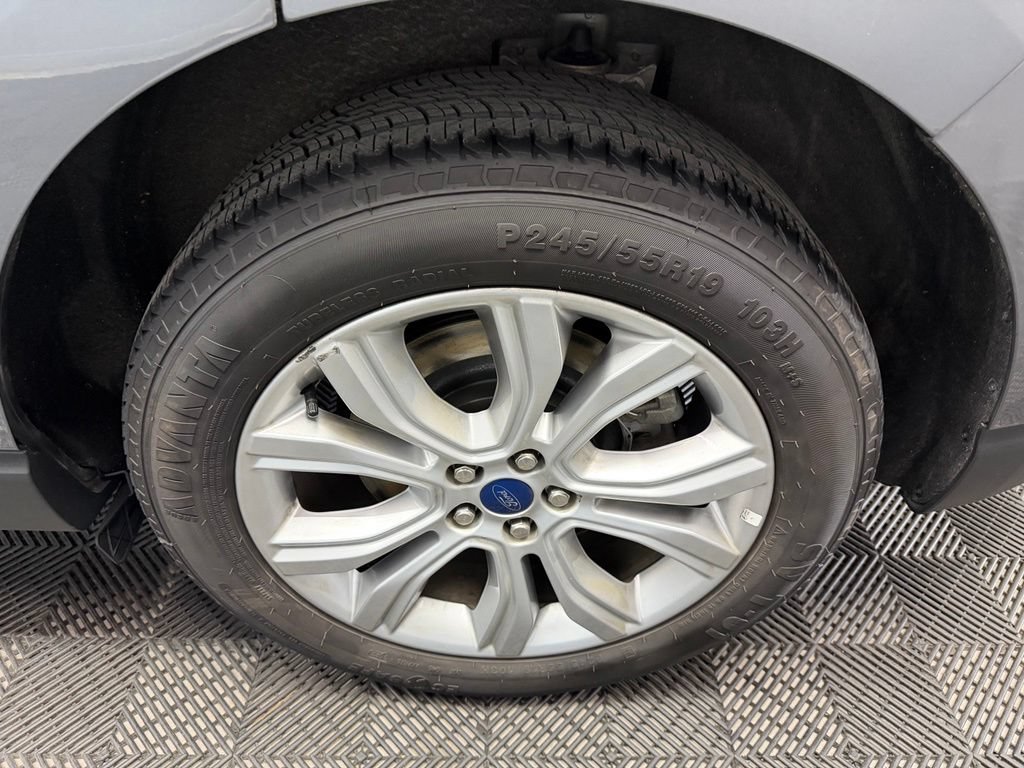 Used 2022 Ford Edge Titanium w/ Equipment Group 301A AWD/4WD image 20