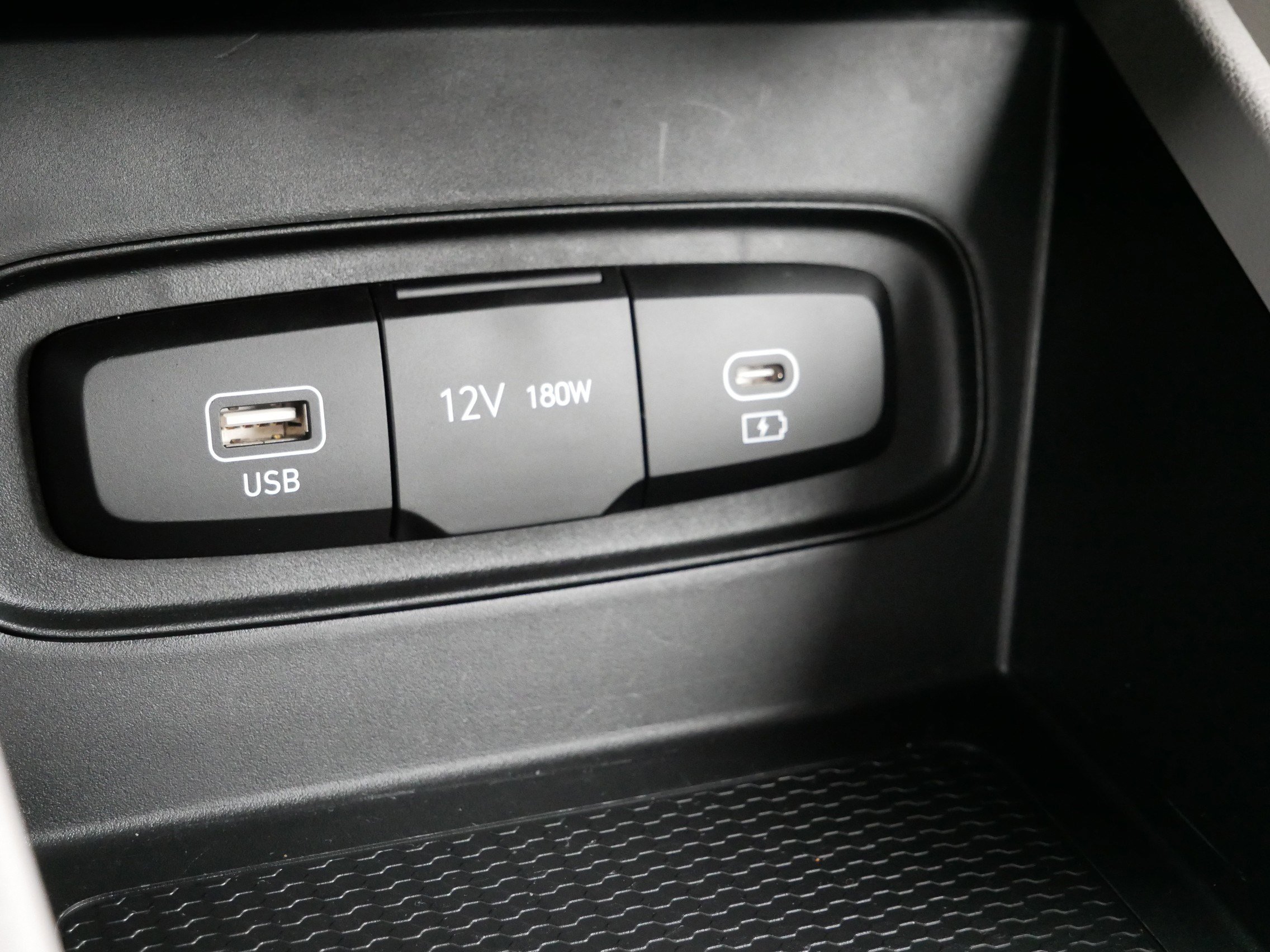 Certified 2023 Hyundai Venue SEL FWD image 25