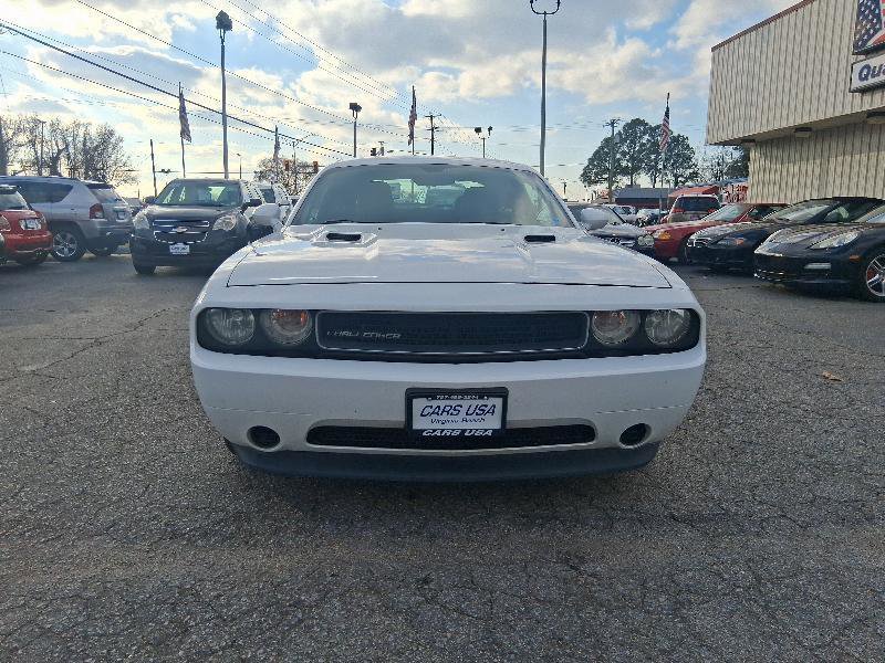 Used 2014 Dodge Challenger SXT RWD image 2