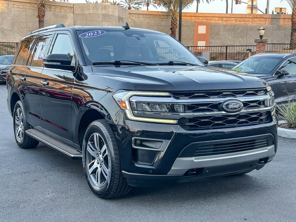 Used 2023 Ford Expedition Limited AWD/4WD image 3
