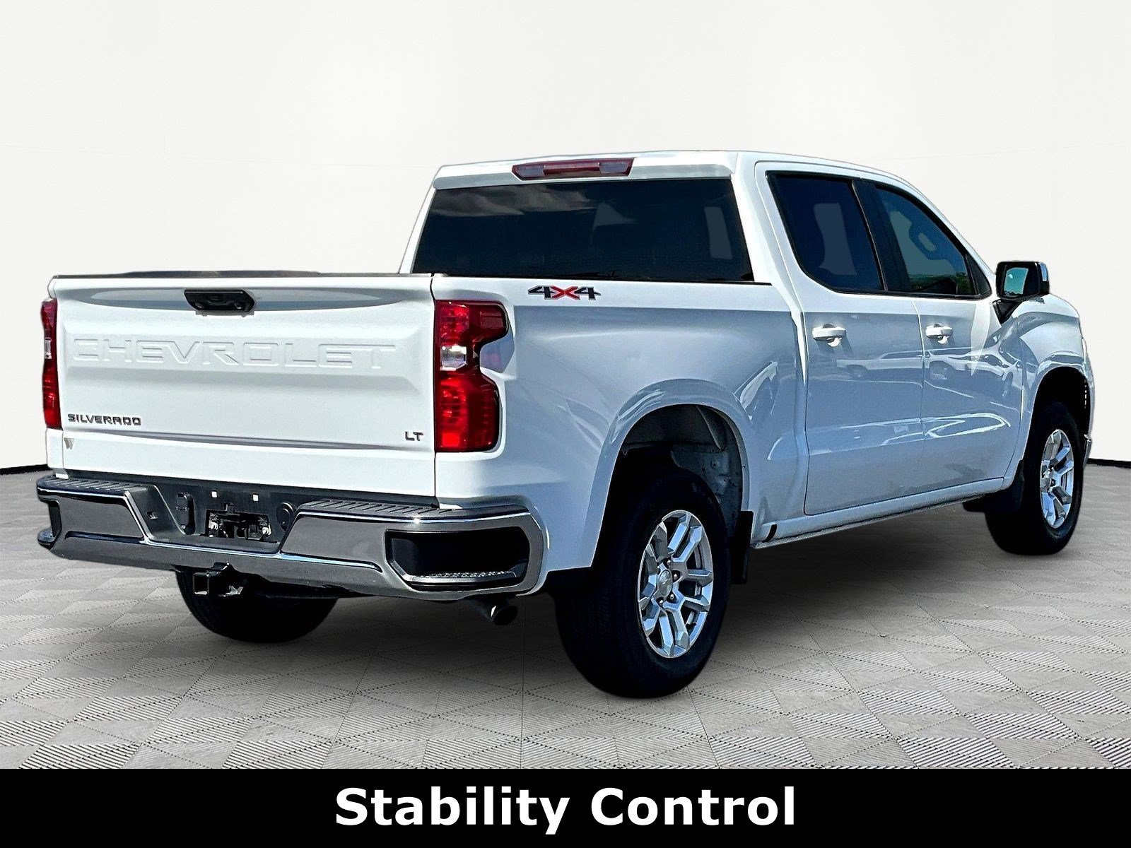 Used 2024 Chevrolet Silverado 1500 LT AWD/4WD image 6