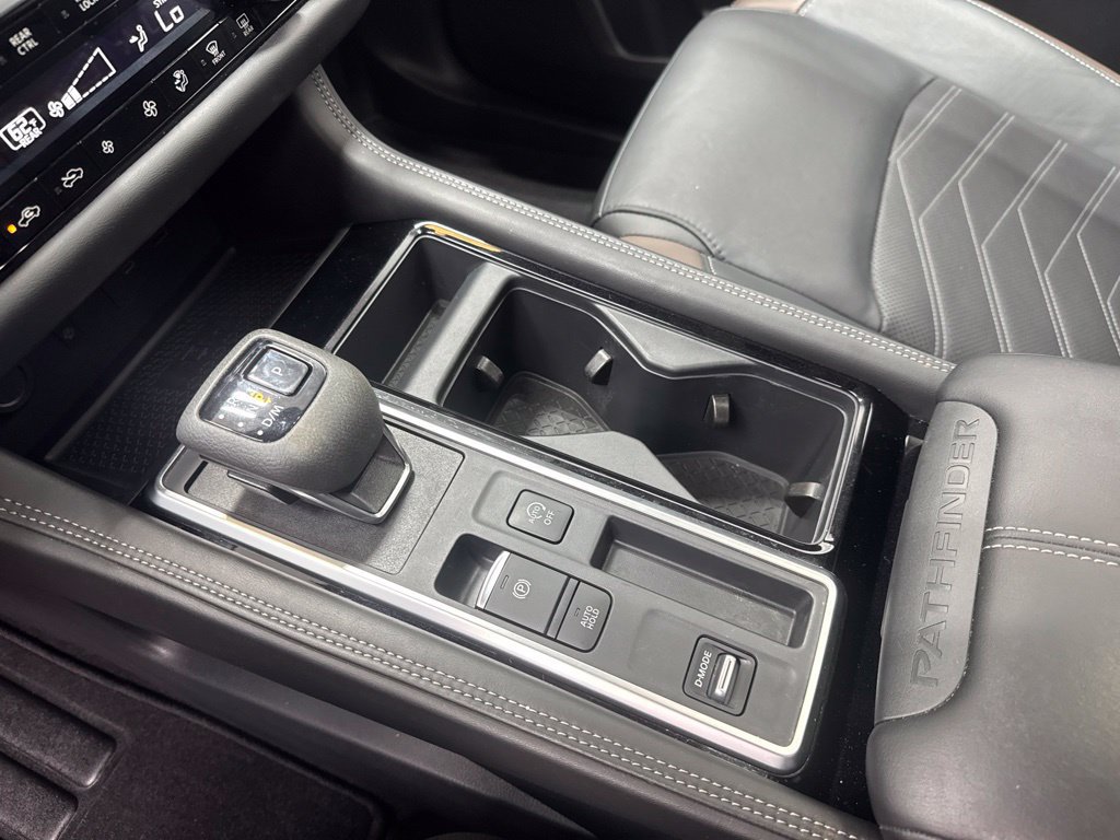 Used 2025 Nissan Pathfinder Platinum FWD image 30