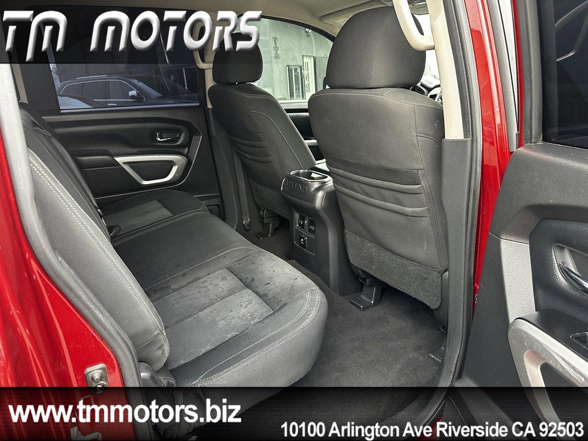 Used 2017 Nissan Titan SV image 18